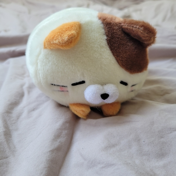 Sleepy cat - Picture 1 of 2